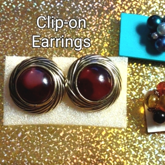 2 pr Clip-on Vintage Earrings REDUCED - Picture 14 of 16